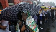 Mourners gather in the rain outside the Grand Palace as they wait to pay their respects to the late King Bhumibol Adulyadej in Bangkok, Thailand October 16, 2016. REUTERS/Edgar Su