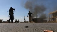 Fighters from the Free Syrian Army fight against the Islamic State (IS) group jihadists on the outskirts of the northern Syrian town of Dabiq, on October 15, 2016. AFP / Nazeer al-Khatib