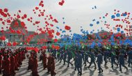 Participants release balloons as they parade in central Ashgabat on October 27, 2016, at the 25th anniversary of Turkmenistan's independence. (AFP / Igor SASIN)