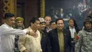 Philippine President Rodrigo Duterte (3rd L) walks beside Moro National Liberation Front founder Nur Misuari (C) at the Malacanang Palace on November 3, 2016. / AFP / NOEL CELIS
