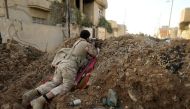 An Iraqi soldier aims his rifle during a battle with Islamic State fighters at the front line in the Intisar district of eastern Mosul, Iraq November 4, 2016. REUTERS/Zohra Bensemra
