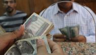 An employee counts U.S. dollars in a foreign exchange office in central Cairo, Egypt, November 3, 2016. Picture taken November 3, 2016. REUTERS/Mohamed Abd El Ghany