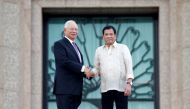 Philippines President Rodrigo Duterte and Malaysia's Prime Minister Najib Razak shake hands after a welcome ceremony in Putrajaya, Malaysia November 10, 2016. REUTERS/Edgar Su