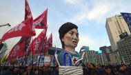 Protesters carry an effigy of South Korea's President Park Geun-Hye during an anti-government rally demanding the resignation of the president in central Seoul on November 30, 2016. asAFP / JUNG Yeon-Je