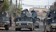 Iraqi special forces gather next to their armoured vehicles in the neighbourhood of al-Barid, east of Mosul, on December 18, 2016 during their ongoing operation against Islamic State (IS) group jihadists to wrest back the city. / AFP / Mahmoud AL-SAMARRAI