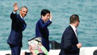 US President Barack Obama and Japanese Prime Minister Shinzo Abe wave to the crowd at Joint Base Pearl Harbor-Hickam in Honolulu, Hawaii, yesterday. 
