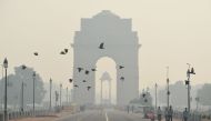 Indian pedestrians walk near the India Gate monument amid heavy smog in New Delhi, October 28, 2016 (AFP)