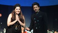 Indian Bollywood actor Shah Rukh Khan (L) takes part in a charity fashion show by designer Archana Kochhar (R) in Mumbai on January 8, 2017. AFP / STR
