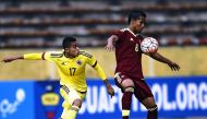 Venezuelan player Yangel Herrera (R) controls the ball followed by Colombia's Luis Diaz during their South American Championship U20 football match in the Olimpico Atahualpa stadium in Quito on January 30, 2017. AFP / Rodrigo Buendia 