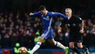 Chelsea's Belgian midfielder Eden Hazard runs with the ball plays during the English Premier League football match between Chelsea and Arsenal at Stamford Bridge in London on February 4, 2017. (AFP / Adrian DENNIS)