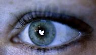  An illustration picture shows the Twitter logo reflected in the eye of a woman in Berlin, November 7, 2013. REUTERS/Fabrizio Bensch