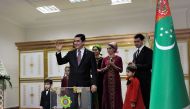 Turkmenistan's President Gurbanguly Berdymukhamedov casts his vote at a polling station during the presidential election in Ashgabad, on February 12, 2017. AFP / Igor SASIN