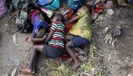 FILE PHOTO: Sick Burundian refugees sleep as they wait for treatment at a makeshift clinic on the shores of Lake Tanganyika in Kagunga village in Kigoma region in western Tanzania,May 17, 2015 (Reuters / THOMAS MUKOYA) 