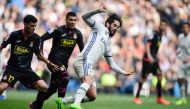 Espanyol's defender Aaron Martin (L) vies with Real Madrid's midfielder Isco during the Spanish league football match Real Madrid CF vs RCD Espanyol at the Santiago Bernabeu stadium in Madrid on February 18, 2017. / AFP / JAVIER SORIANO