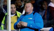 Sutton United's substitute Wayne Shaw eats a pie during the match. Reuters / Andrew Couldridge / File Photo