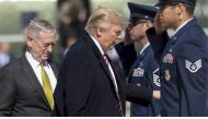 US President Donald Trump (center) and Secretary of Defense James Mattis (L) board Air Force One prior to departing from Andrews Air Force Base in Maryland, March 2, 2017. (Photo by AFP).