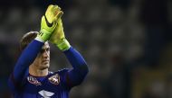Torino's British midfielder Joe Hart reacts after the Italian Serie A football match Torino versus Inter Milan on March 18, 2017 at the 'Grande Torino Stadium' in Turin. / AFP / Marco BERTORELLO
