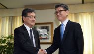 US Special Representative for North Korea Policy Joseph Yun (L) shakes hands with South Korea's representative to the six-party talks, Kim Hong-Kyun (R), during their meeting at the foreign ministry in Seoul on March 22, 2017. AFP / POOL / JUNG YEON-JE