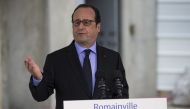 French President Francois Hollande delivers a speech after touring the construction site of a new housing development in Romainville outside Paris France April 8, 2016 (EPA / IAN LANGSDON) 