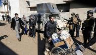  Displaced Iraqi families carry their belongings as they evacuate a neighbourhood in western Mosul as Iraqi forces advance on March 24, 2017, during an offensive to retake the city from Islamic State (IS) group fighters. / AFP / AHMAD GHARABLI
