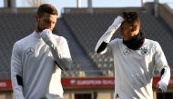Germany's Shkodran Mustafi and Mesut Ozil take part in a training session in Baku on March 25, 2017 on the eve of the FIFA World Cup 2018 qualification football match between Azerbaijan and Germany. / AFP / Kirill KUDRYAVTSEV
