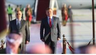 Iraqi Prime Minister Haider al-Abadi (L) is welcomed by Jordan's King Abdullah II (R) with an official ceremony at Queen Alia International Airport, as part of the 28th Arab League Summit in Amman, Jordan on March 28, 2017. (Salah Malkawi - Anadolu Agency