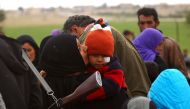 Displaced Syrians, who fled the Islamic State (IS) group stronghold of Raqa, arrive at a temporary camp in the village of Ain Issa on March 31, 2017. AFP / DELIL SOULEIMAN
