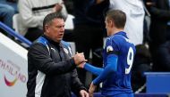 Leicester City manager Craig Shakespeare shakes hands with Jamie Vardy as he is substituted Action Images via Reuters / Andrew Boyers 
