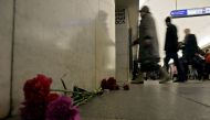 Flowers left in tribute to the victims of the April 3 blast in the Saint Petersburg metro are seen on the platform of Technological Institute station on April 4, 2017. / AFP / Olga MALTSEVA.