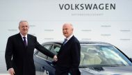 Volkswagen CEO Martin Winterkorn and Chairman of the supervisory board of Volkswagen Ferdinand Piech on a visit to the plant in Wolfsburg on February 9, 2017 (AFP / Odd Andersen) 