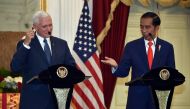 Indonesian President Joko Widodo (R) and U.S. Vice President Mike Pence speak to journalists after their meeting at Merdeka Palace in Jakarta, Indonesia April 20, 2017. REUTERS/Bay Ismoyo/Pool
