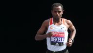 Ethiopia's Kenenisa Bekele runs during the Men's elite race at the London marathon on April 23, 2017 in London. / AFP / Daniel LEAL-OLIVAS
