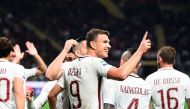 AS Roma's Bosnian forward Edin Dzeko (C) celebrates with teammates after scoring during the Italian Serie A football match AC Milan vs AS Roma at the San Siro stadium in Milan on Mai 7, 2017. / AFP / MIGUEL MEDINA