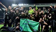 Chelsea players celebrate victory after the English Premier League match between West Bromwich Albion and Chelsea at The Hawthorns stadium in West Bromwich, west Midlands on May 12, 2017. / AFP / Anthony Devlin