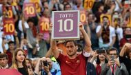 Roma's forward from Italy Francesco Totti holds a framed Number 10 during a ceremony to celebrate his last match with AS Roma after the Italian Serie A football match AS Roma vs Genoa on May 28, 2017 at the Olympic Stadium in Rome.  AFP / Vincenzo PINTO
