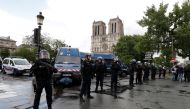 French police stand at the scene of a shooting incident near the Notre Dame Cathedral in Paris, France, June 6, 2017. (REUTERS/Philippe Wojazer)