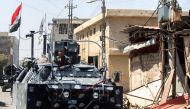 An Iraqi forces' armoured vehicle advances through the Old City of Mosul on June 26, 2017, as the offensive continues to retake the last district held by the Islamic State (IS) group. (AFP / AHMAD AL-RUBAYE)