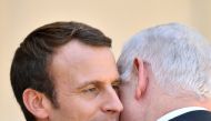 French President Emmanuel Macron (L) welcomes Israeli Prime Minister Benjamin Netanyahu (R) at the Elysee Palace in Paris, France on July 16, 2017. (Mustafa Yalç?n / Anadolu Agency)