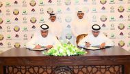 Minister of Transport and Communications and Mwani Qatar Chairman, H E Jassim bin Saif Al Sulaiti, and Qatar Petroleum President and CEO Eng. Saad Sherida Al Kaabi, watch the signing of MoU by Mwani Qatar’s CEO, Captain Abdulla Al Khanji, and Muntajat CEO