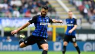 Inter Milan's Italian midfielder Antonio Candreva kicks the ball during the Italian Serie A football match between Inter Milan and Spal at San Siro Stadium in Milan on September 10, 2017. / AFP / MIGUEL MEDINA
