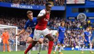 Arsenal's English striker Danny Welbeck (C) runs away from Chelsea's Spanish defender Cesar Azpilicueta during the English Premier League football match between Chelsea and Arsenal at Stamford Bridge in London on September 17, 2017.  AFP / Ben STANSALL