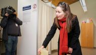 Left Green Movement candidate Katrin Jakobsdottir casts her vote during a snap parliamentary election in Reykjavik, Iceland October 28, 2017. (REUTERS/Geirix)