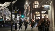 People run down Oxford Street, London, Britain November 24, 2017. Reuters/Simon Dawson