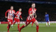 Atletico Madrid's Spanish midfielder Saul Niguez celebrates after scoring during a UEFA Champions League Group C football match between Chelsea and Atletico Madrid at Stamford Bridge in London on December 5, 2017. / AFP / Ian KINGTON
