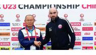 Qatar coach Felix Sanchez shakes hands with Vietnam coach Park Hang-seo during a pre-match press conference held in Changzhou, China yesterday. 