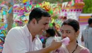 A still of the actors Akshay Kumar and Radhika Apte from the movie Padman.