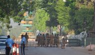 Military personnel stand outside the headquarters of the country's defence forces in Ouagadougou on March 3, 2018 a day after dozen of people were killed in twin attacks on the French embassy and the country's military.  AFP / Ahmed OUOBA
