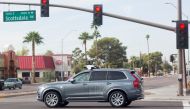 A self driving Volvo vehicle purchased by Uber moves through an intersection in Scottsdale, Arizona, December 1, 2017. (Reuters / Natalie Behring) 