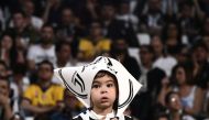 A young Juventus'supporter looks on during the Italian Serie A football match between Juventus and Napoli on April 22, 2018 at the Allianz Stadium in Turin. / AFP / MARCO BERTORELLO
