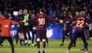 Barcelona's Argentinian forward Lionel Messi (C) celebrates with teammates after winning the Spanish league football match against Deportivo Coruna and claiming their 25th La Liga at the Riazor stadium in Coruna on April 29, 2018. / AFP / MIGUEL RIOPA
